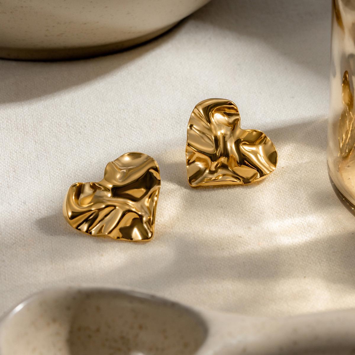 

18k Gold Heart-shaped Hammered Texture Stud Earrings in Titanium Steel