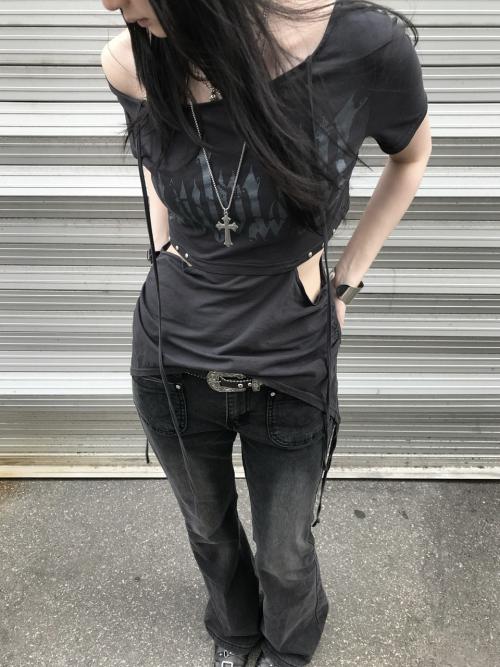 River News Blavkness Halterneck Logo Tee_Gray