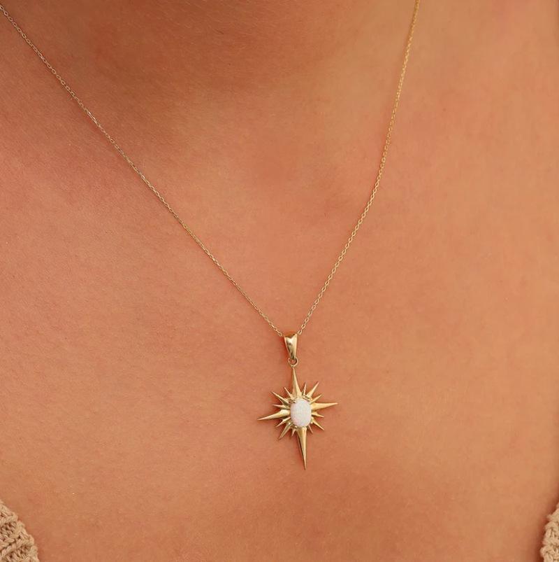

Titanium Steel French Handmade Natural Abalone Shell Patch Color Retention Vacuum Furnace Electroplating 18K Gold Clavicle Chain