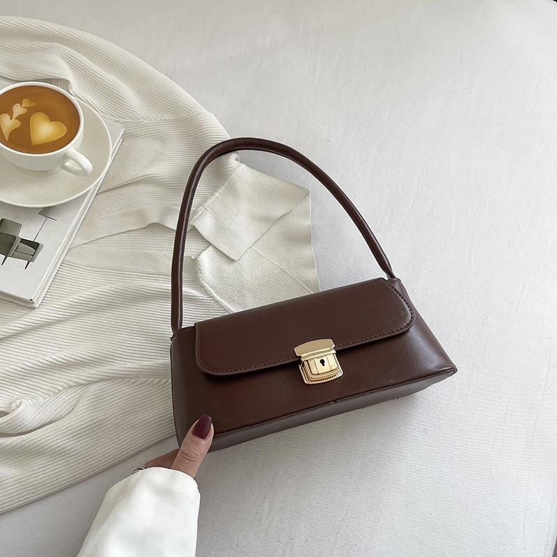 

Сумка на плече проста модна невелика квадратна сумка сумка-ніша в іноземному стилі під пахвами 2024 літо новий тренд модна сумочка