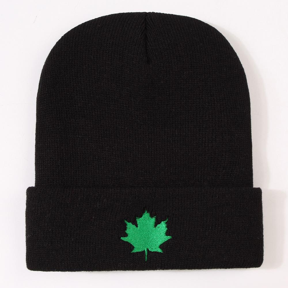 Sweet Style Hat Maple Leaf Embroidery Mens Womens Warm Hatscaps Knitted