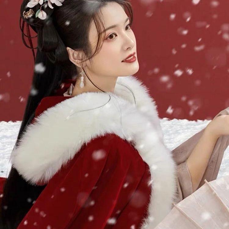 Damen Winter Roter Hanfu Umhang: Langes, mit Fleece gefüttertes Xiuhe Brautumhang.