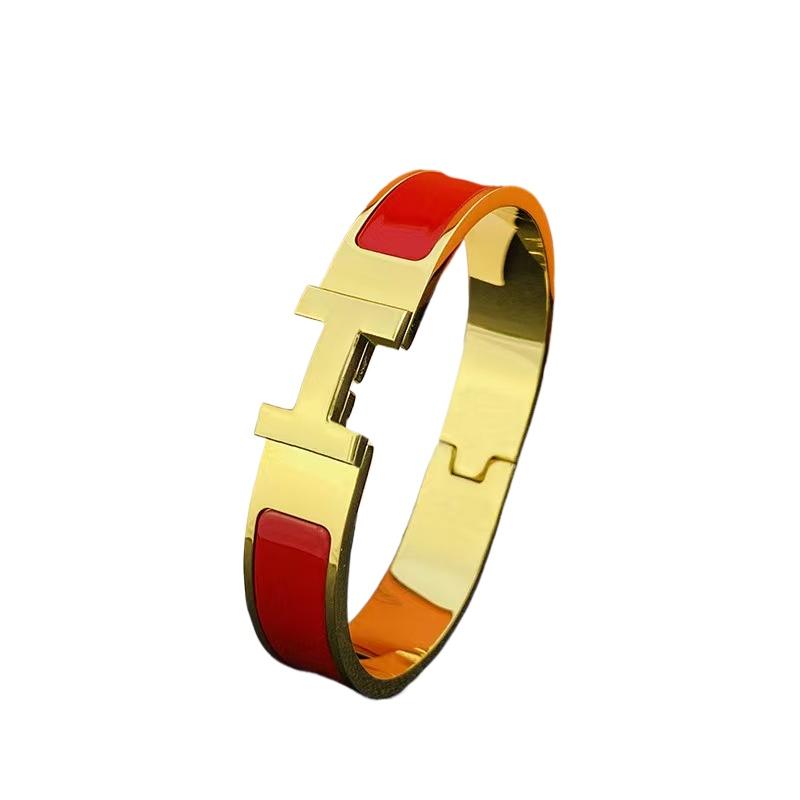 Klassisch Einfach Mode Unisex Leichter Luxus Trend Liebe Zuhause Buchstabe Titanstahl Armband Schmuck Tägliches Tragezubehör