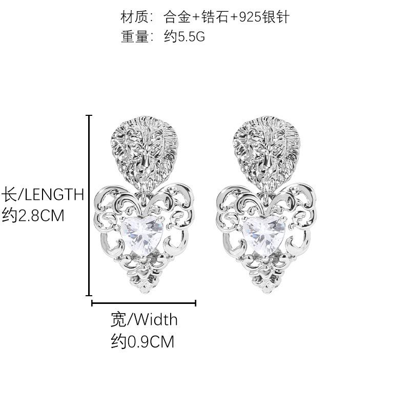 European and American hollow love retro earrings niche stud earrings female Internet celebrity temperament design earrings