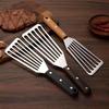 Spatule ajourée en acier inoxydable avec manche en bois Tourne-disque robuste pour steak, poisson, barbecue Résistant à la chaleur, antirouille Outil de cuisine essentiel pour retourner