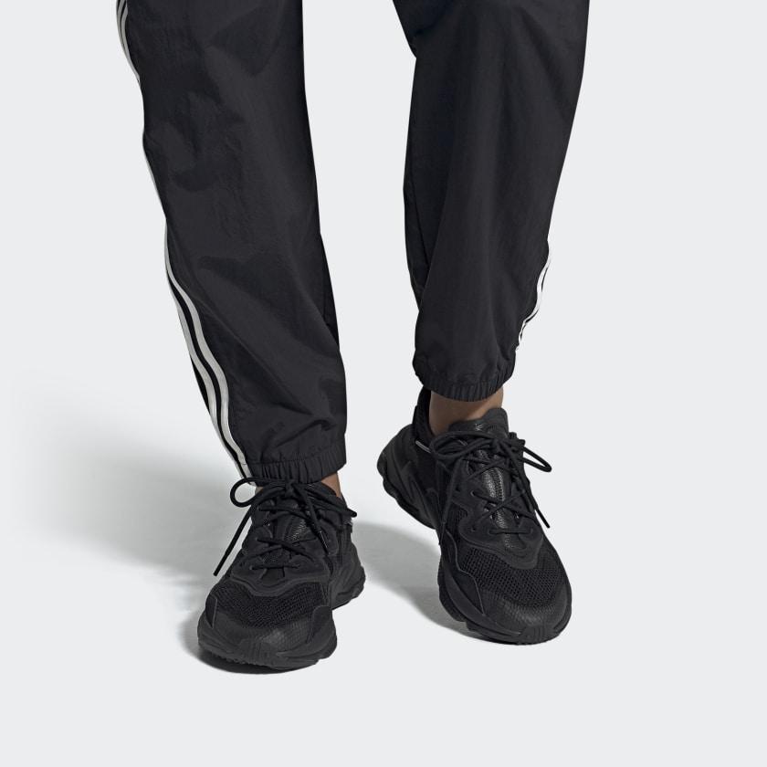 adidas Scarpe da ginnastica unisex Ozweego Nere Carbonio Core-Black EE6999 da uomo