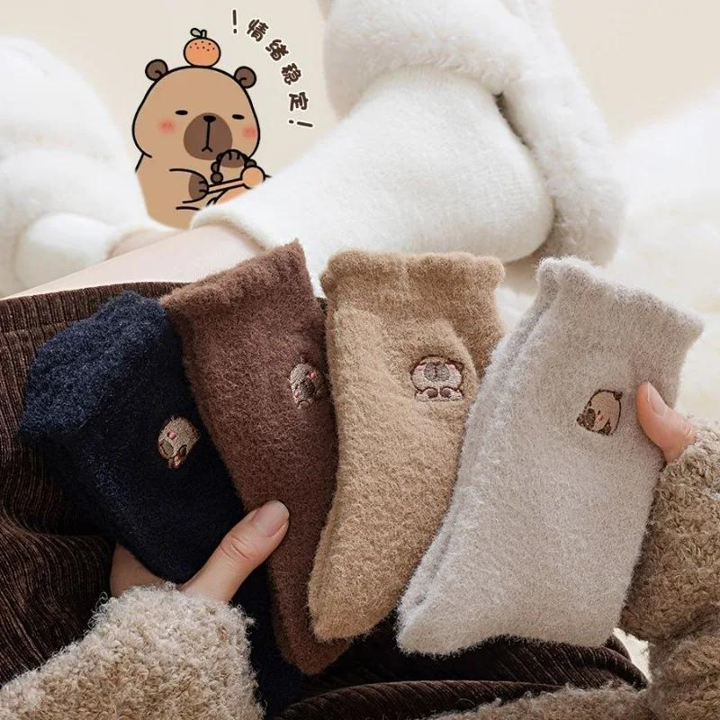 Damen Winter Thermosocken Nerzsocken Cartoon Capybara Aufdruck Weich Warm Fleece Bequem Plüschsocken Kawaii Schlafboden Mittelschaftsocken