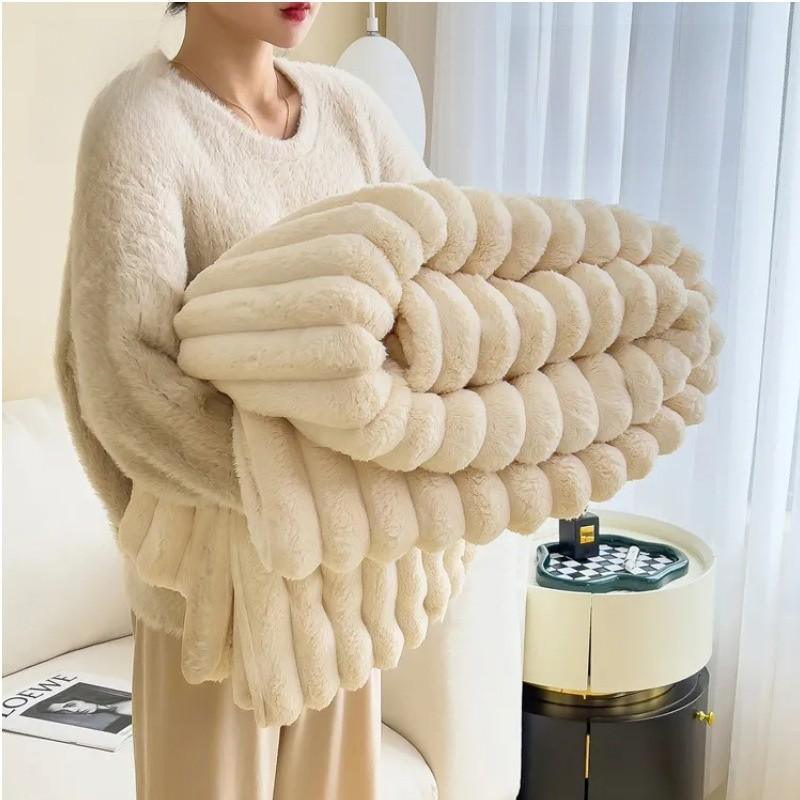 Multicolor Plush Milk Velvet Blanket With Soft Fabric For Relaxing Nap Time