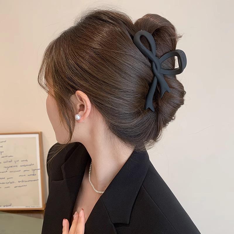 Elegant Large Hair Claw Clip for Thick Hair - High-End Korean Updo Shark Clip