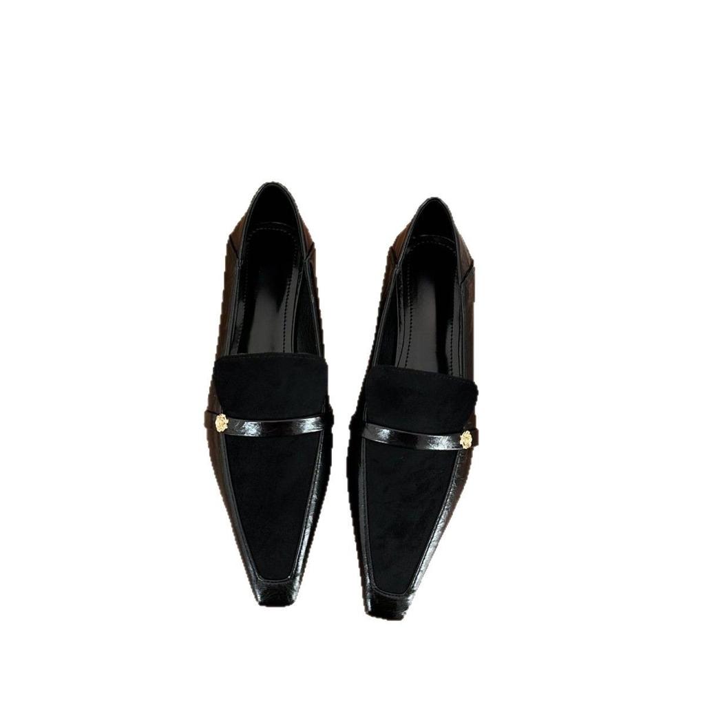 French retro single shoes women wear high-end pointed small leather shoes women's cream oilskin thick heel Mary Jane shoes women 2025
