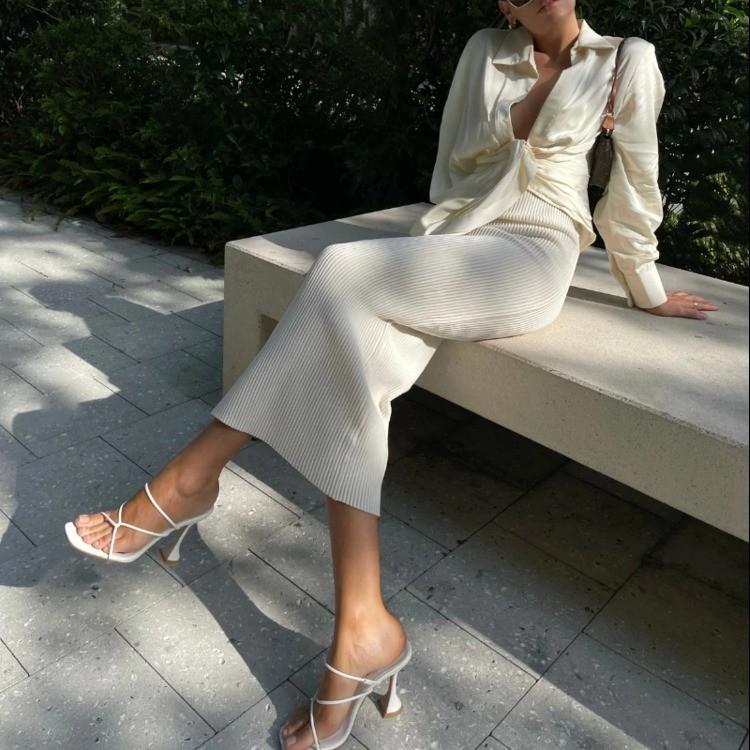 Tacchi Alti Stile Europeo Americano per Donna Estate Nuovi Taglie Forti Tacco Sottile Punta Quadrata alla Moda Esterno Disponibili a Magazzino a Fascia Singola