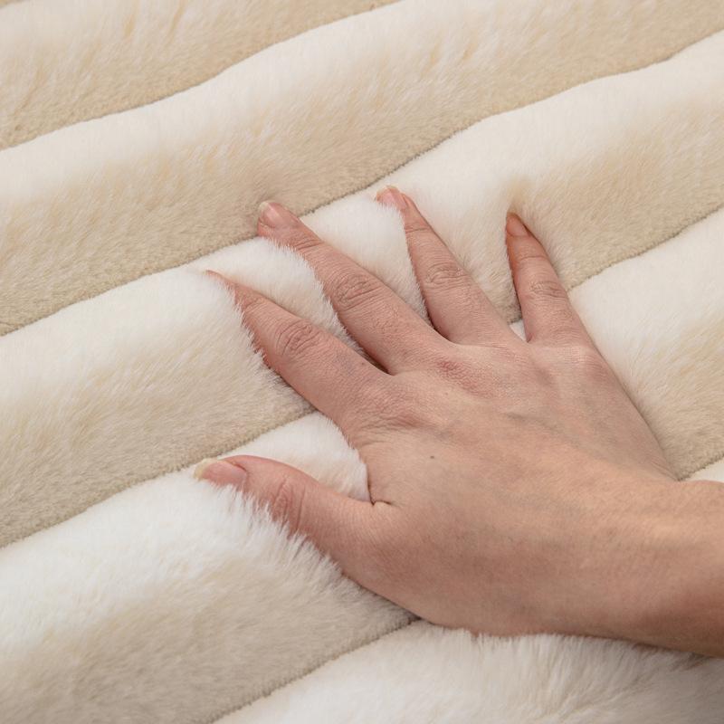 Plush Winter Sofa Cushion Non-Slip Solid Wood Leather Sofa Cover Simple and Light Luxury High-End Cushion