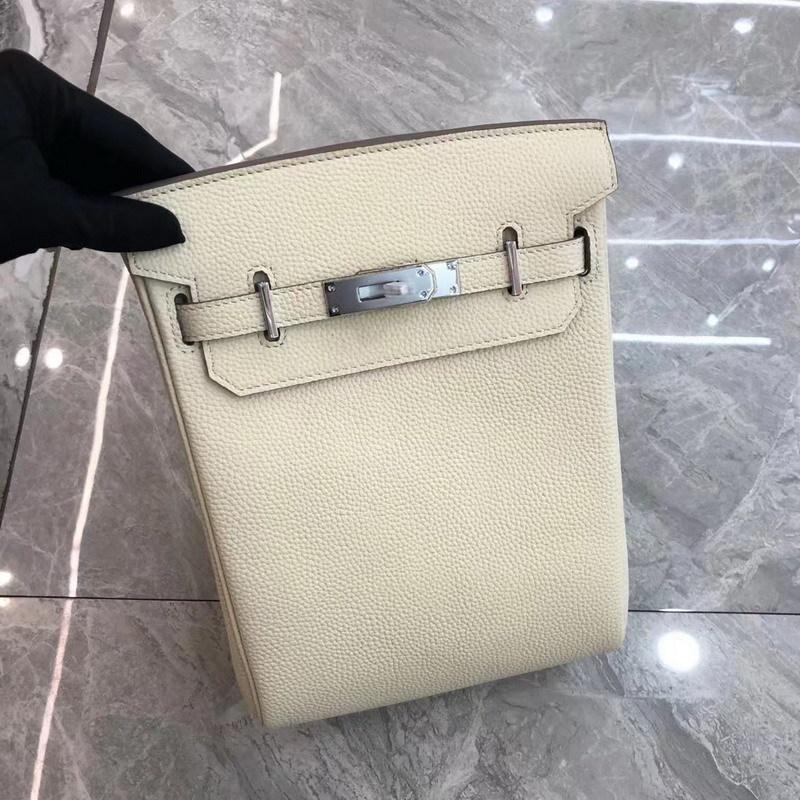 2026 Neues TOGO-Leder geschlechtsneutral gleicher Stil, Rindsleder erste Schicht rundes Schlossloch Brusttasche, einzelne Schulter Kelly-Leder Rucksack