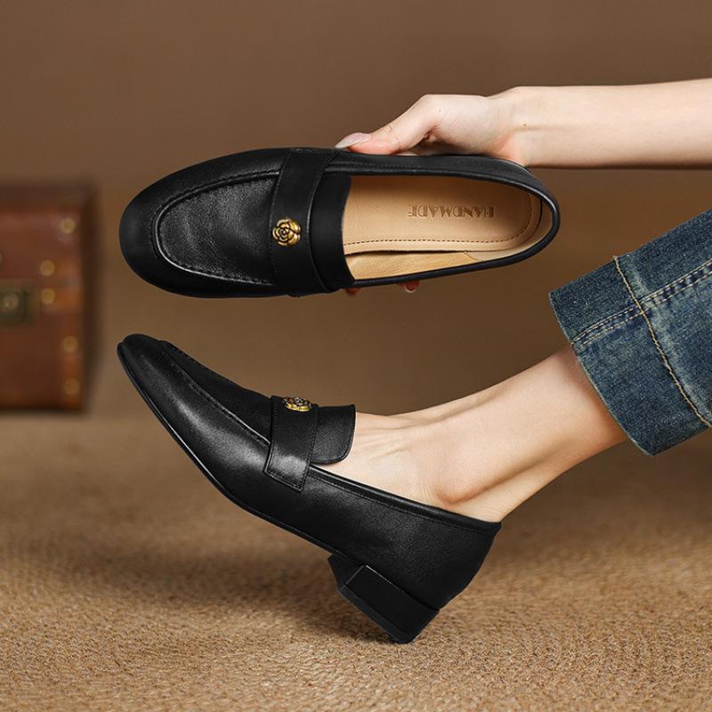 Four Seasons Casual Single Shoes New Comfortable Leather Lazy Shoes Shallow Mouth Low Top Large Size Round Head Women's Shoes Low Heel Cow Muscle Sole