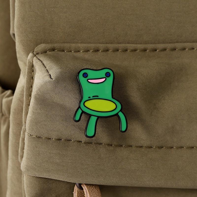 Quirky Green Frog Chair Brooch Unique Cartoon Design Stylish Alloy Pin Badge For Fashion
