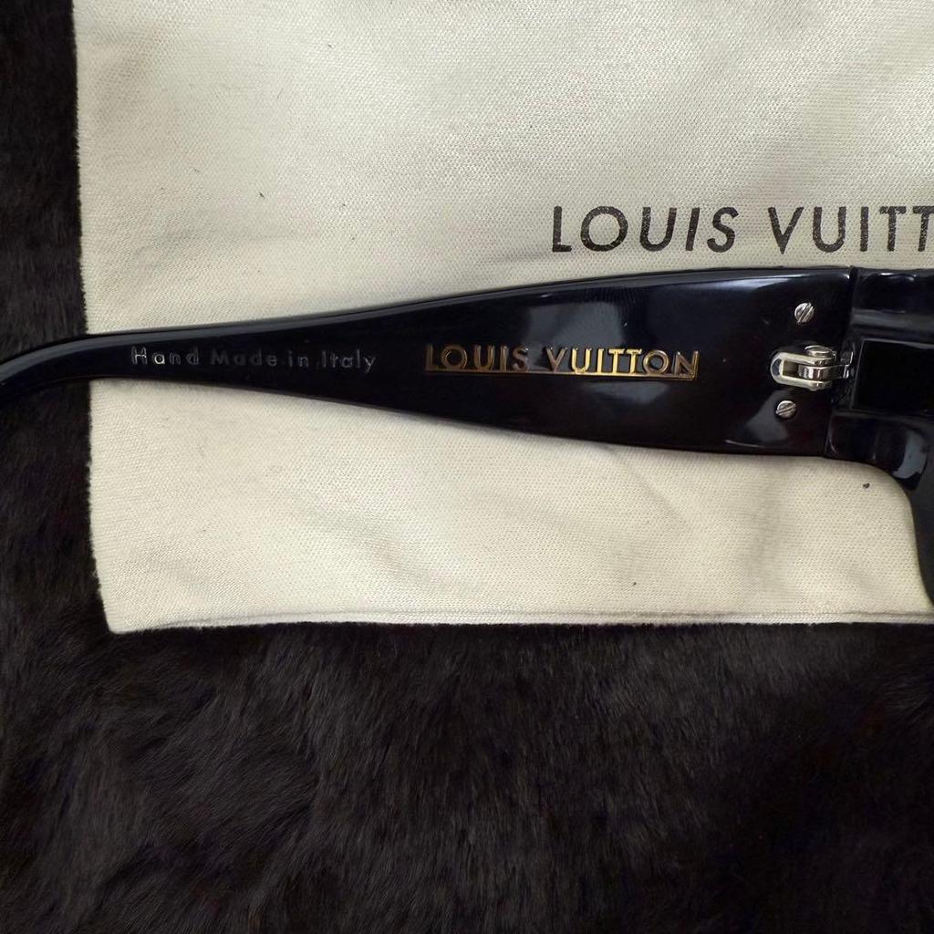 Used LOUIS VUITTON BLACK SUNGLASSES