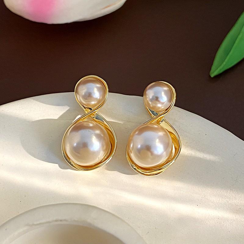 

S925 Silver Pearl and Zircon Stud Earrings - Versatile Niche Design