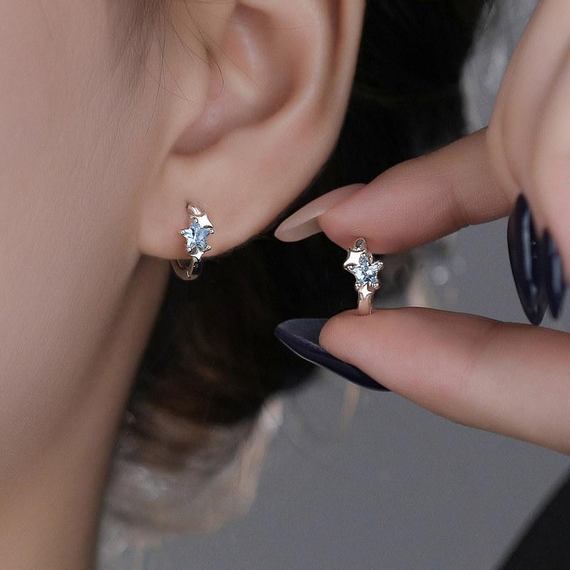 Fashionable and Elegant Blue Star-shaped Ear Studs for Women, Exquisite and Versatile, Unique and Exclusive Earrings.