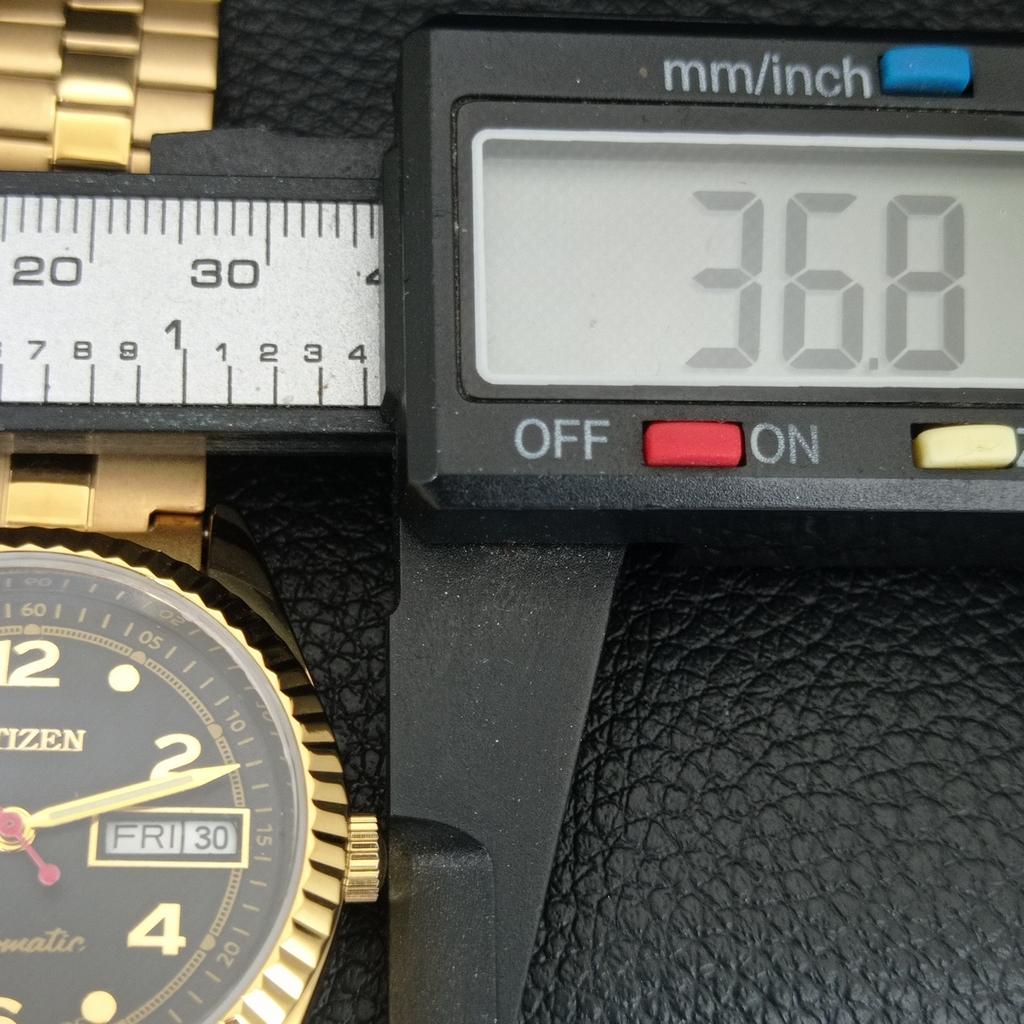 JAPAN VINTAGE REFURBISHED CITIZEN AUTOMATIC 8200 MENS BLACK DIAL WATCH a445362-1