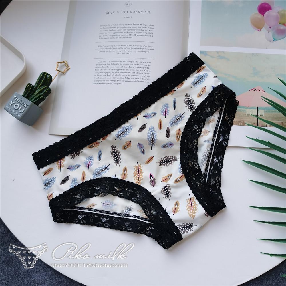 

Сексуальна нижня білизна з льодового шовку. Трусики з низькою посадкою. Трусики з низькою посадкою. One Size