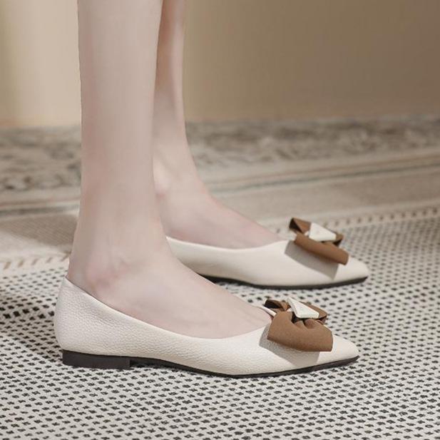 Pointed single shoes women's autumn flat bottom shallow mouth spring 2025 new versatile ladyshoes gentle evening shoes large size women's shoes