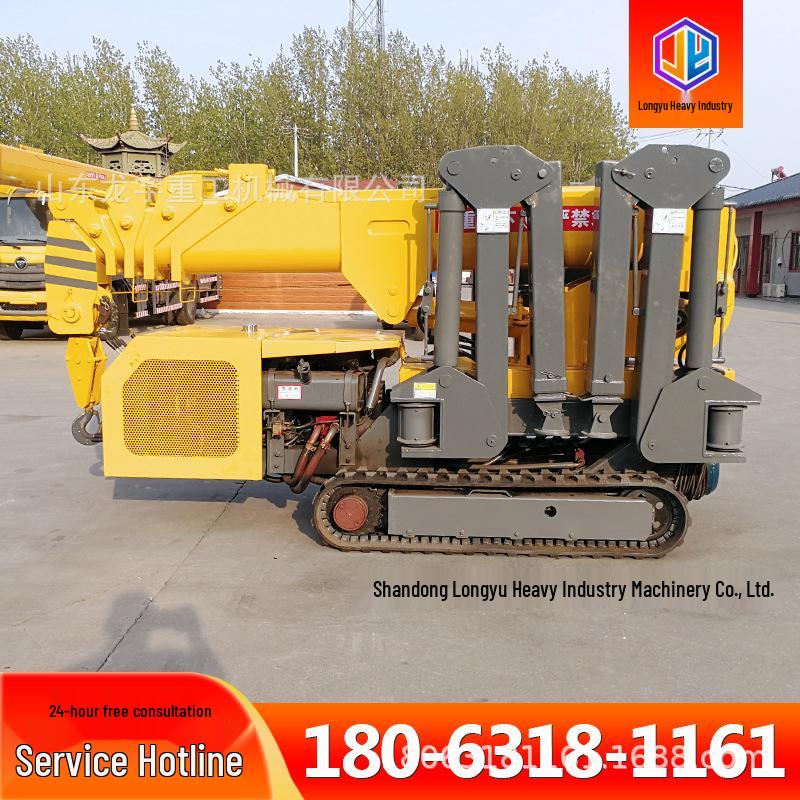 Компактный паукообразный кран для тесных пространств: Кровельные работы и монтаж на высоте с выдвижными опорами