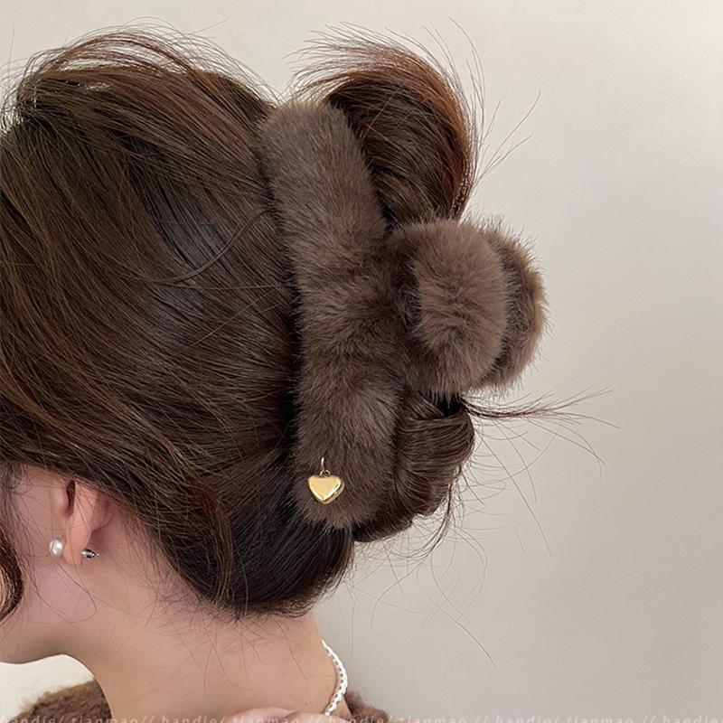 Large Plush Hair Claw Autumn/Winter 2026 New Women's Hair Accessories High-End Feel Shark Claw Hairpin Fashionable Hair Accessor