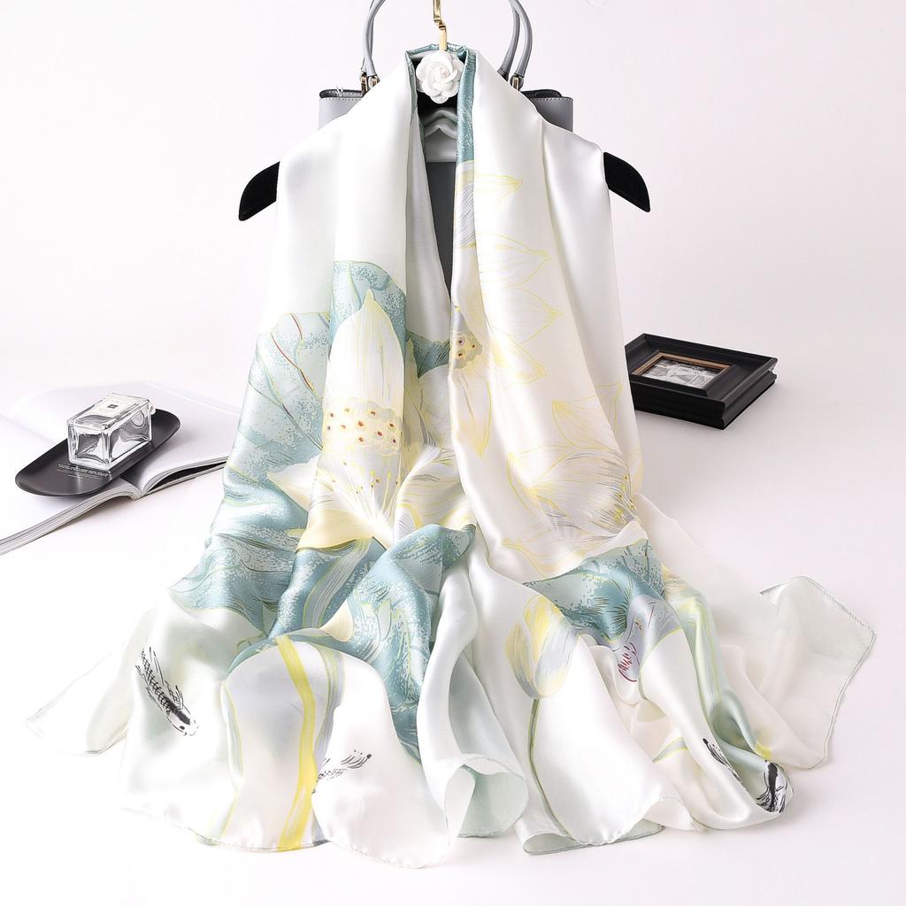 Lyxmärke Vår Sommar och Höst Damkläder Nytt Mode Färgmatchning Tryckt sidenscarf Populär Turba för kvinnor