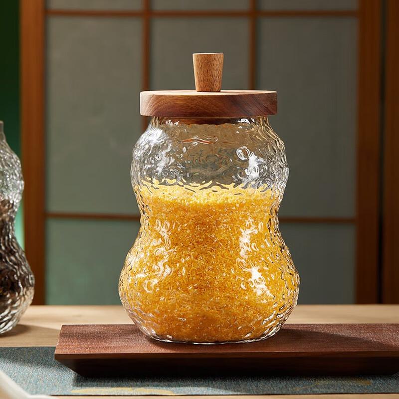 

High Borosilicate Glass Sealed Storage Jar with Auspicious Cloud Gourd Design 1250ml