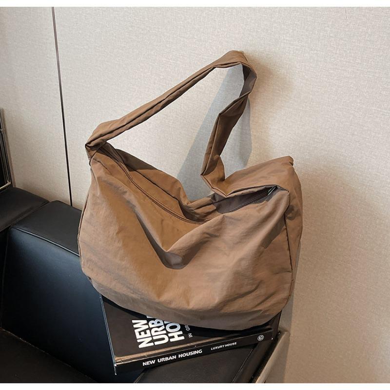 Nylon cloth bag messenger bag new versatile dumpling bag simple versatile large capacity class shoulder bag