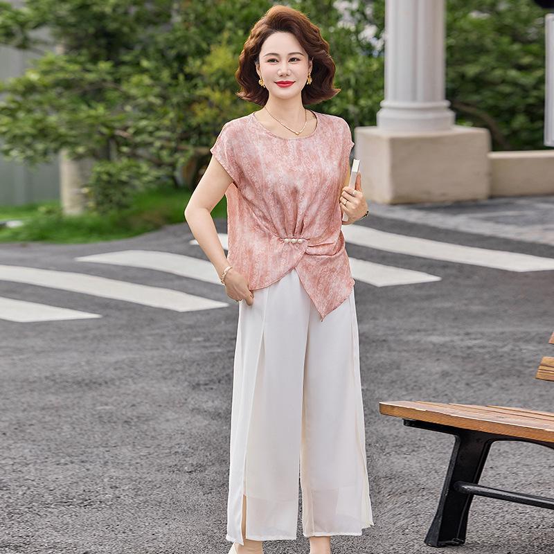 

Chic Mom Temperament Two-Piece Summer Pantsuit: New 2025 Short-Sleeve Top for Middle-Aged & Elderly 4XL рожевий