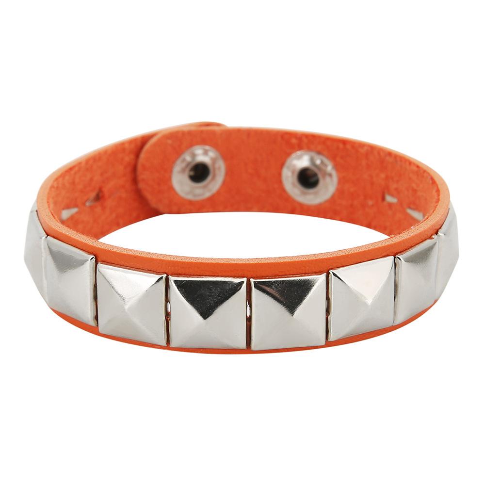 Einreihiges Punk Rock Nietenarmband Quadratisches Stachel-Leder-Manschettenarmband für Männer Frauen \Armband Armband