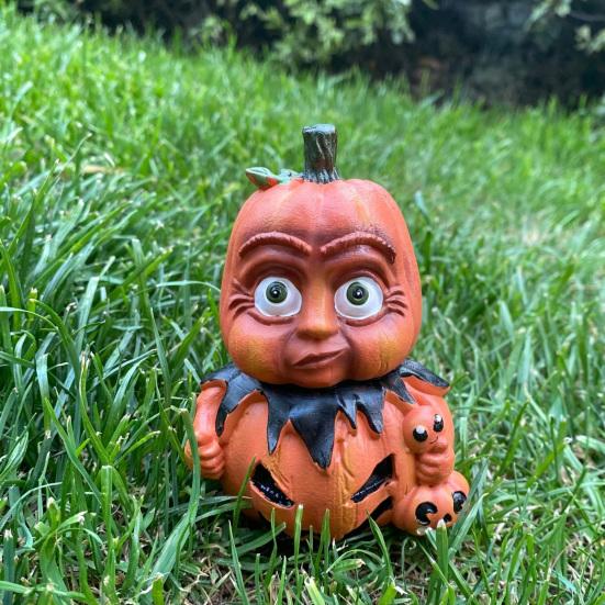 Yousheng Halloween Cartoon Kürbis Figur, Gruselige Geflügelte Besen Sichel Kürbis Harz Statue, Tischdekoration für Feiertagsparty