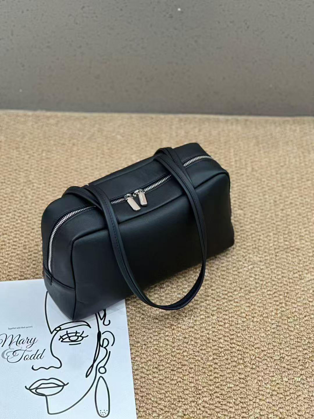 

Niche Design Women s Genuine Leather Bowling Bag - 2025 Style, Simple & Spacious Shoulder Bag Length 29cm, Base Width 10cm, Height 16cm чорний