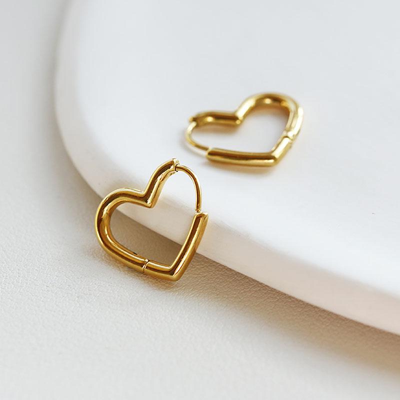 

Титановые серьги-сердечки в корейском стиле: Шикарный, Универсальный, Одобренный Знаменитостями Дизайн. 18K