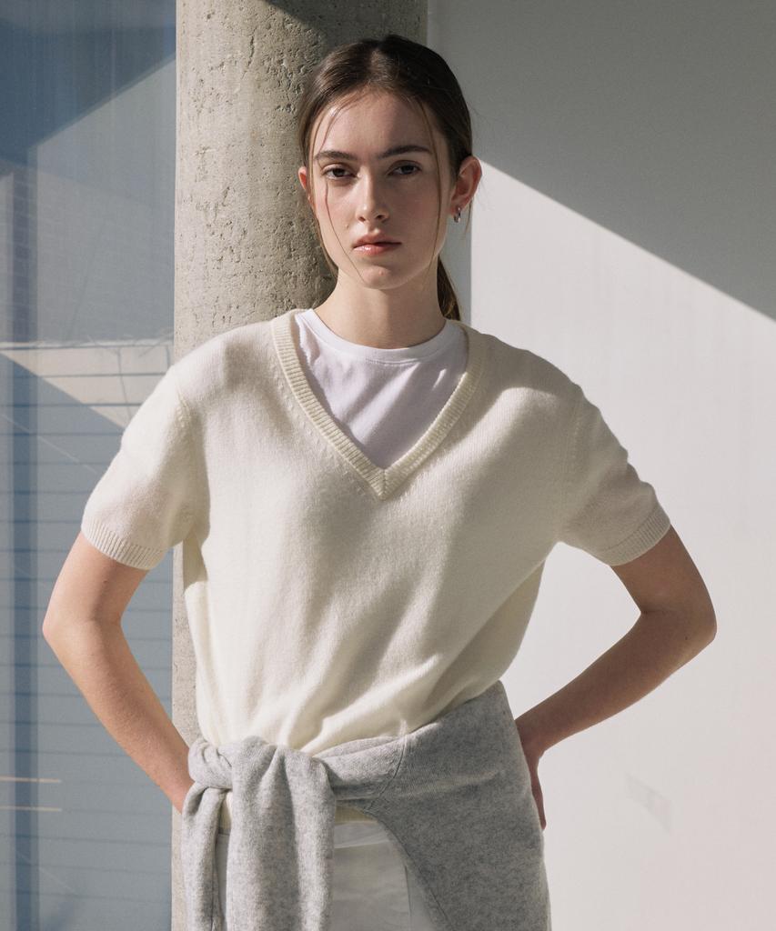 JE NE SAIS QUOI Sheer Cashmere Blended V-Neck Short Sleeve Knit_Off-White