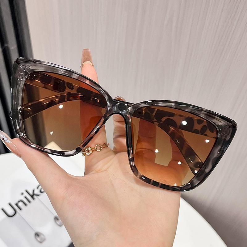 Fashion Cat Eye Sunglasses for Women Oversized Square Frame UV Protection Sun Glasses Retro Luxury Style Eyewear Female Shades