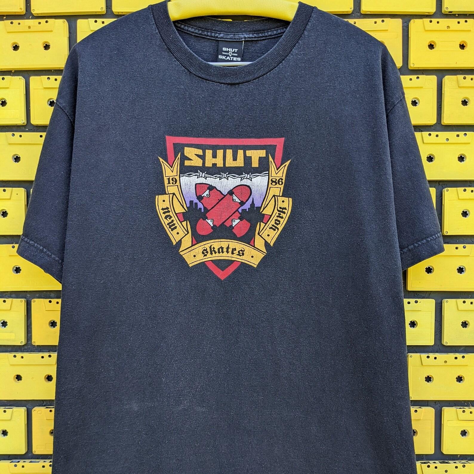 Vintage 90s 00s Shut Skates Logo T shirt NYC New York Skateboards Urban Skater Graphic Tee Size L XL