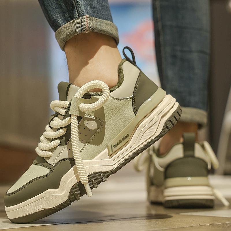 

A Brand-new Original Design of Fashiable and Casual Thick-soled Bread-style Men s Flat Sports Sneakers for The Autumn Of 40