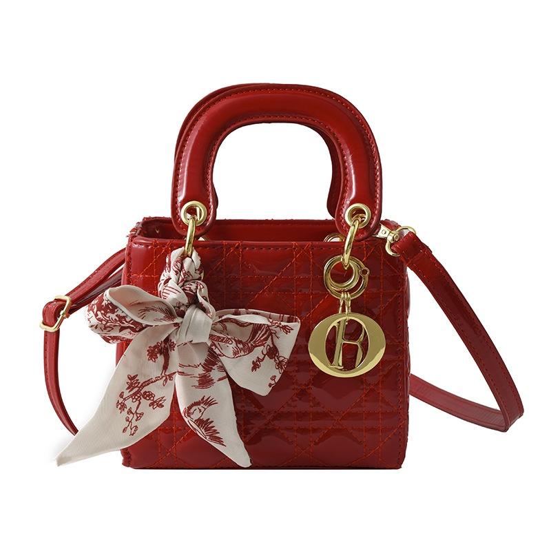 IELGY Women's Niche Large-capacity Princess Diana Bag, Celebrity Temperament Oblique Span Bag (free Silk Scarf)
