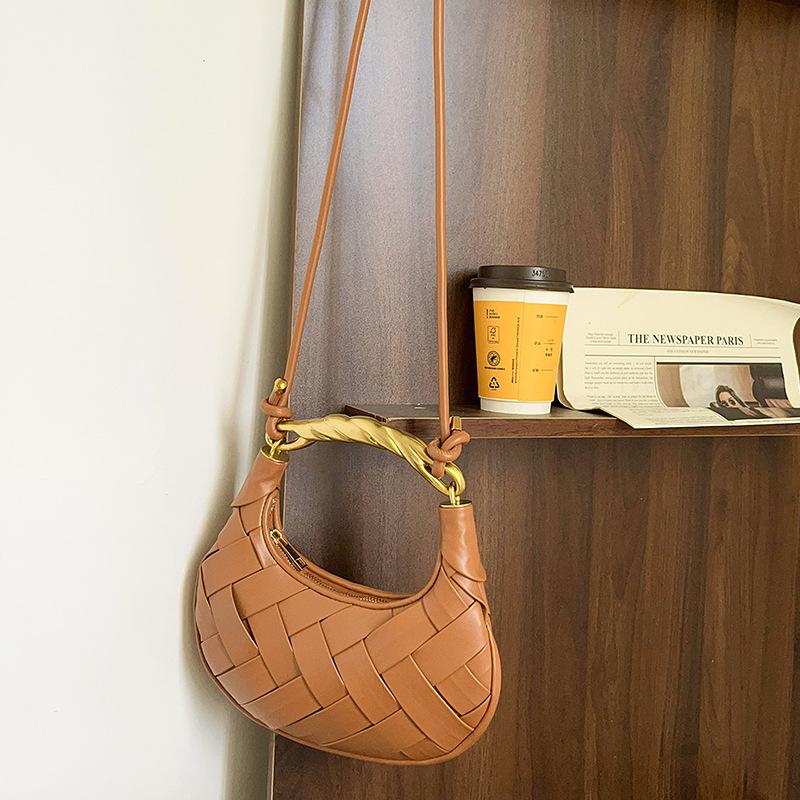 Y niche design portable woven bird's nest bag textured portable crescent bag shoulder bag bag