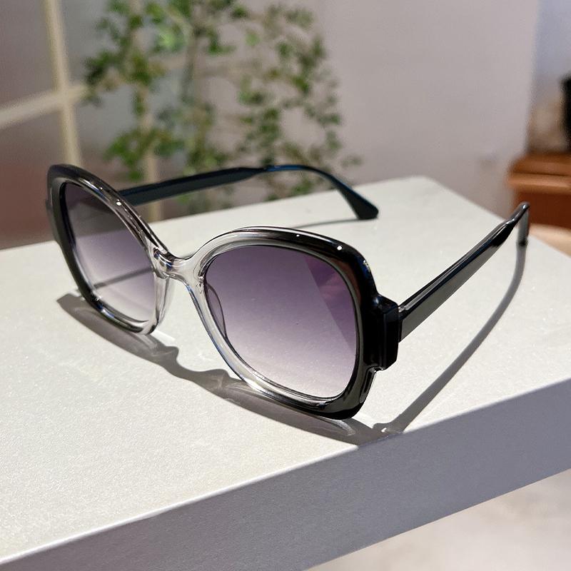 

KAMMPT Oversized Round Women Sunglasses 2023 New Stylish Vintage Butterfly Candy Color Shades Ins Trendy Gradient Ladies Eyewear as picture shows