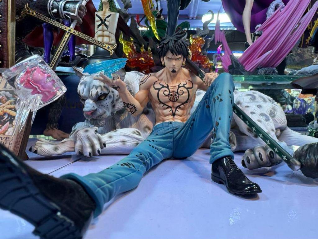 [USED] One Piece Trafalgar Law Garage Kit Figure with White Tiger