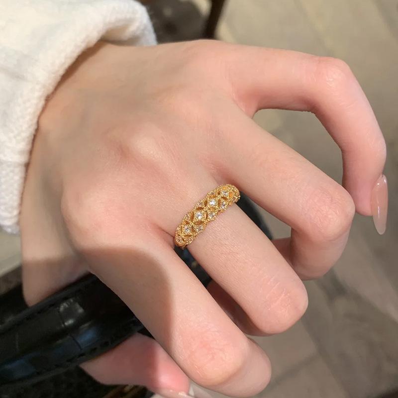 New in Pineapple design Full Diamond Ring High Quality Design Light Luxury Fashion Trend Ring Hollow out Shining Jewelry Gift