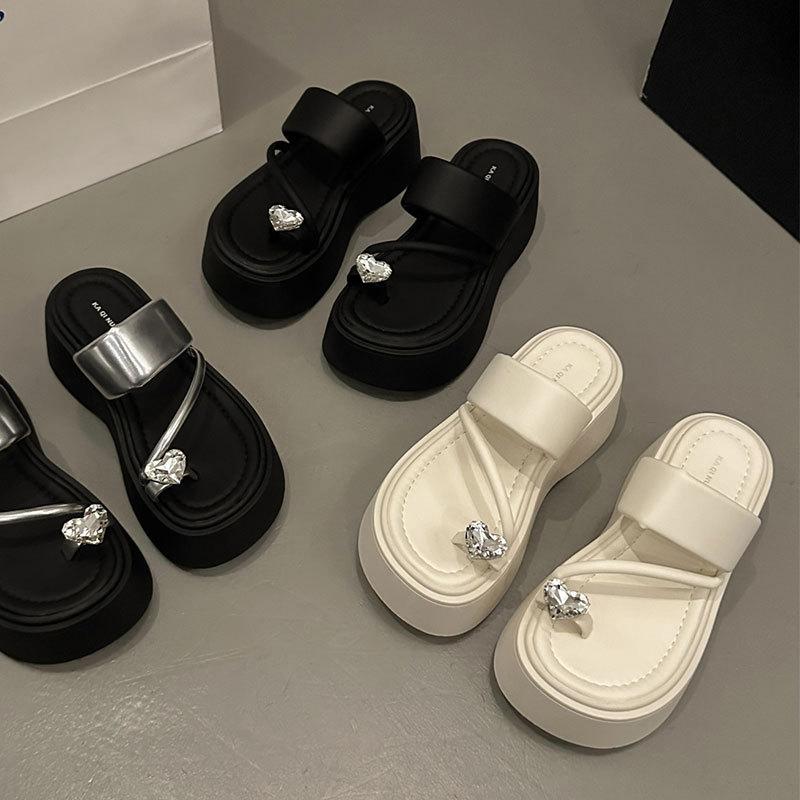 Small height-increasing platform beach shoes for women's summer wear 2025 new high-end silver rhinestone toe slippers