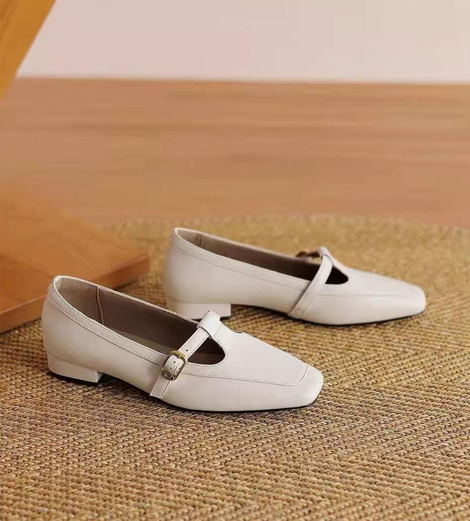 

French single shoes 2025 new retro square head small leather shoes comfortable soft thick heel versatile single shoes female Mary Jane buckle 35