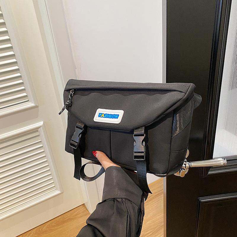 

Сумка кроссбоди Большая вместимость модная сумка на плечо в стиле локомотива Мужская и женская трендовая брендовая нейлоновая сумка-мессенджер с алфавитом в стиле кэжуал one size fits all чёрный