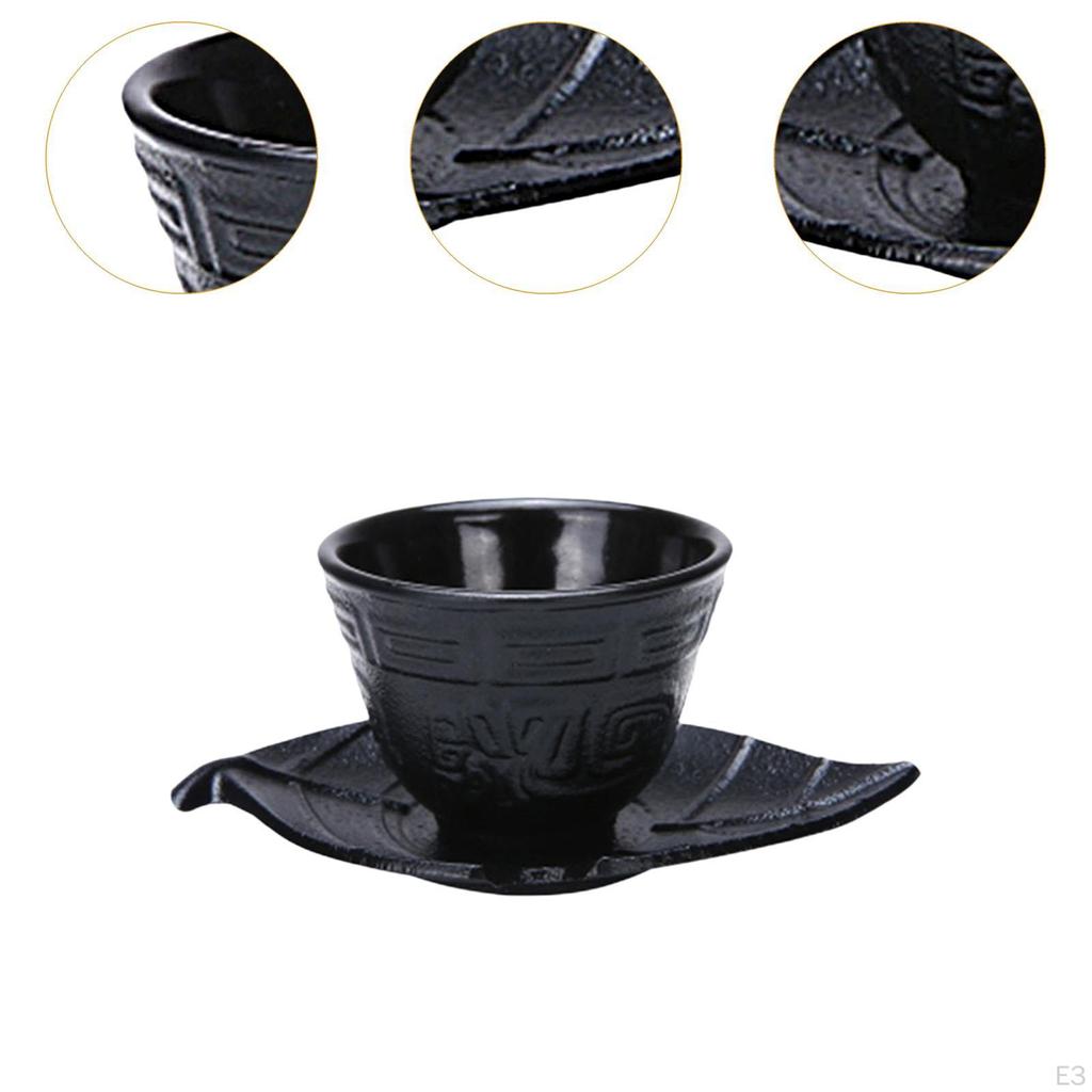 Czarny żeliwny czarek i podkładka, tradycyjny kubek do herbaty do pracy