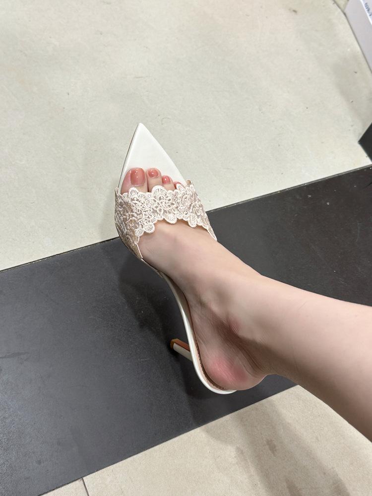 2025 Französische Champagner-Spitze High-Heel-Slipper Damen vielseitige Stiletto Promi-Nische spitz zulaufende Ein-Wort-Sandalen Sommer