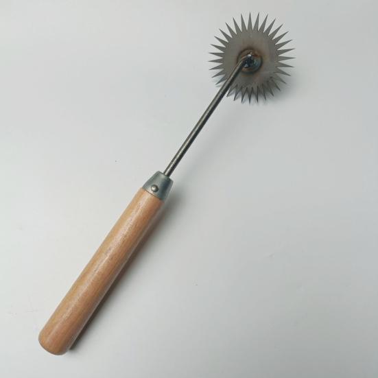 Weeding Artifact Uprooting Garden Weeder Tool with Non-Slip Handle Sharp Tines Design High Strength Hand Weeder Garden Tool